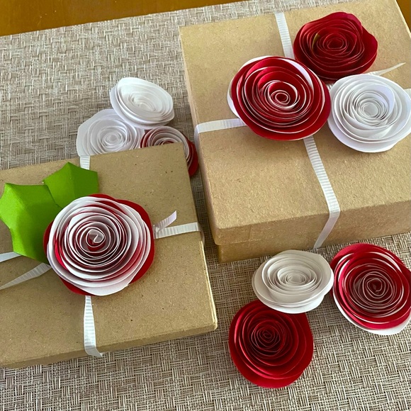 20 candy cane adhesive flower minis - Picture 2 of 3